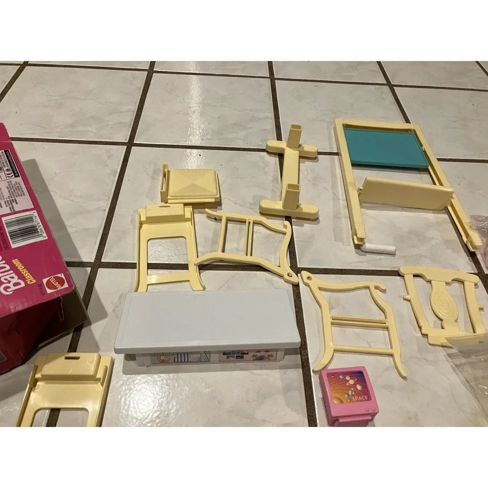 Vintage 1997 Barbie Classroom Playset Mattel 67114-92 School Chalkboard Desk Set